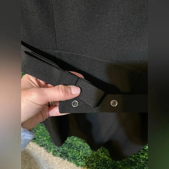 Express Fitted Dress with Puff sleeves - Size XS - Picture 4 of 9